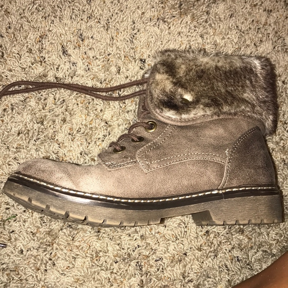 Boots!🍂🍁 - Picture 2 of 2